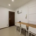 Rent 5 bedroom apartment in Barcelona