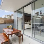 Rent 3 bedroom apartment in Carlton