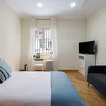 Rent a room of 190 m² in madrid