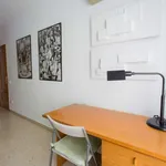 Rent a room of 140 m² in valencia