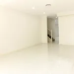 Rent 4 bedroom house in Moorebank