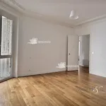 Appartement de 80 m² avec 4 chambre(s) en location à Paris