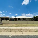 Rent 4 bedroom house of 751 m² in Moranbah