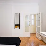 Rent a room of 108 m² in Madrid