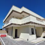 Rent 4 bedroom house of 97 m² in Roma