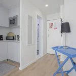 Rent 1 bedroom apartment of 50 m² in Porto