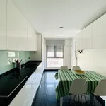 Rent 3 bedroom apartment of 140 m² in Lisbon