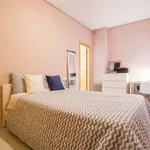 Rent a room of 120 m² in valencia