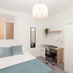 Rent a room of 79 m² in Valencia