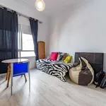 Rent a room of 87 m² in valencia