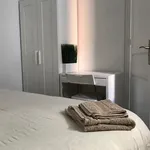 Rent 4 bedroom apartment in Barcelona