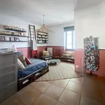 Appartement de 130 m² avec 4 chambre(s) en location à bernis