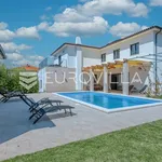 Rent 4 bedroom house of 225 m² in Pula