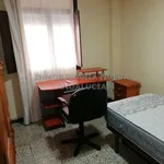 Alquilo 4 dormitorio apartamento de 98 m² en Almeria