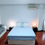 Rent 4 bedroom apartment of 150 m² in València