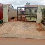 Rent 2 bedroom house of 428 m² in Soweto