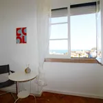 Rent a room of 200 m² in Lisbon