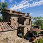 Rent 8 bedroom apartment of 185 m² in Cortona