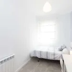 Rent a room of 77 m² in madrid