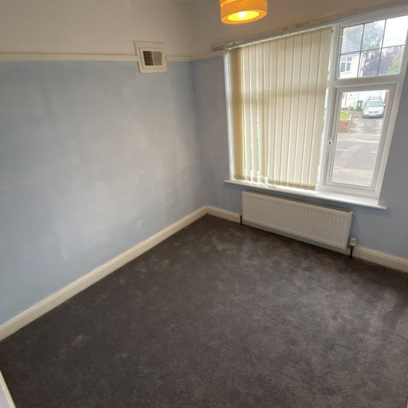 3 bedroom property to let in Bhylls Lane, Wolverhampton - £1,300 pcm Merry Hill