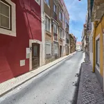 Rent 4 bedroom apartment of 50 m² in Lisboa