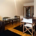 Rent a room of 70 m² in porto