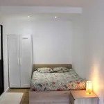 Rent 2 bedroom apartment of 25 m² in Paris