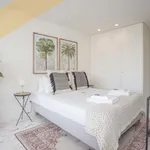 Rent 4 bedroom apartment of 45 m² in Porto