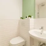 Rent 2 bedroom apartment of 65 m² in barcelona