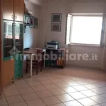 Affitto 4 camera appartamento di 135 m² in Latina