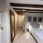 Rent 3 bedroom apartment of 40 m² in Barcelona