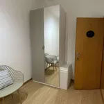 Rent a room of 75 m² in lisbon