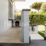 Rent 5 bedroom house of 380 m² in Rome