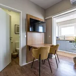 Rent 1 bedroom apartment of 30 m² in Porto