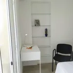 Rent 4 bedroom apartment in Barcelona