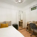 Rent a room of 100 m² in Lisboa