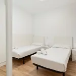 Rent 4 bedroom apartment of 133 m² in Barcelona