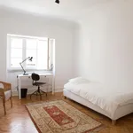 Rent 3 bedroom apartment in Lisbon