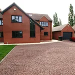 Rent 4 bedroom flat in West Midlands