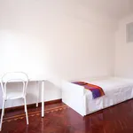 Rent 4 bedroom apartment in Lisbon