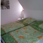 Miete 2 Schlafzimmer wohnung von 915 m² in Stuttgart