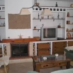 Alquilo 3 dormitorio casa de 120 m² en Huelva']