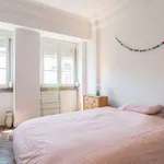 Rent a room of 100 m² in lisbon