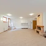 Pronajměte si 5 ložnic/e dům o rozloze 350 m² v Prague