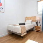 Rent 4 bedroom apartment of 60 m² in Barcelona