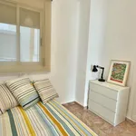 Rent 4 bedroom apartment in Valencia