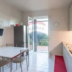 Affitto 5 camera casa di 220 m² in Padenghe sul Garda