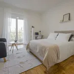 Rent a room of 200 m² in madrid