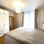 Pronajměte si 2 ložnic/e byt o rozloze 61 m² v Praha