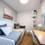 Rent 2 bedroom apartment of 65 m² in madrid